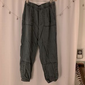 RESERVED- AMERICAN EAGLE joggers
